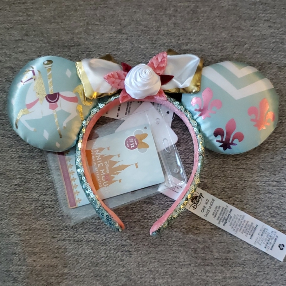 Minnie Mouse Main Attraction Arthur Carousel